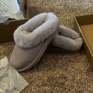 NWT- Ugg Cluggette Slipper Pearlized